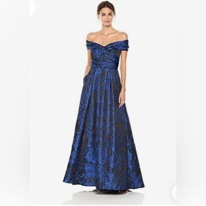 Carmen Marc Valvo Infusion Women's Portrait Collar Brocade Ball Gown. Size 16